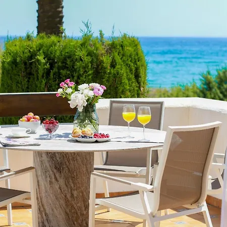 Beachfront Luxury - Monteros Palm Apartment